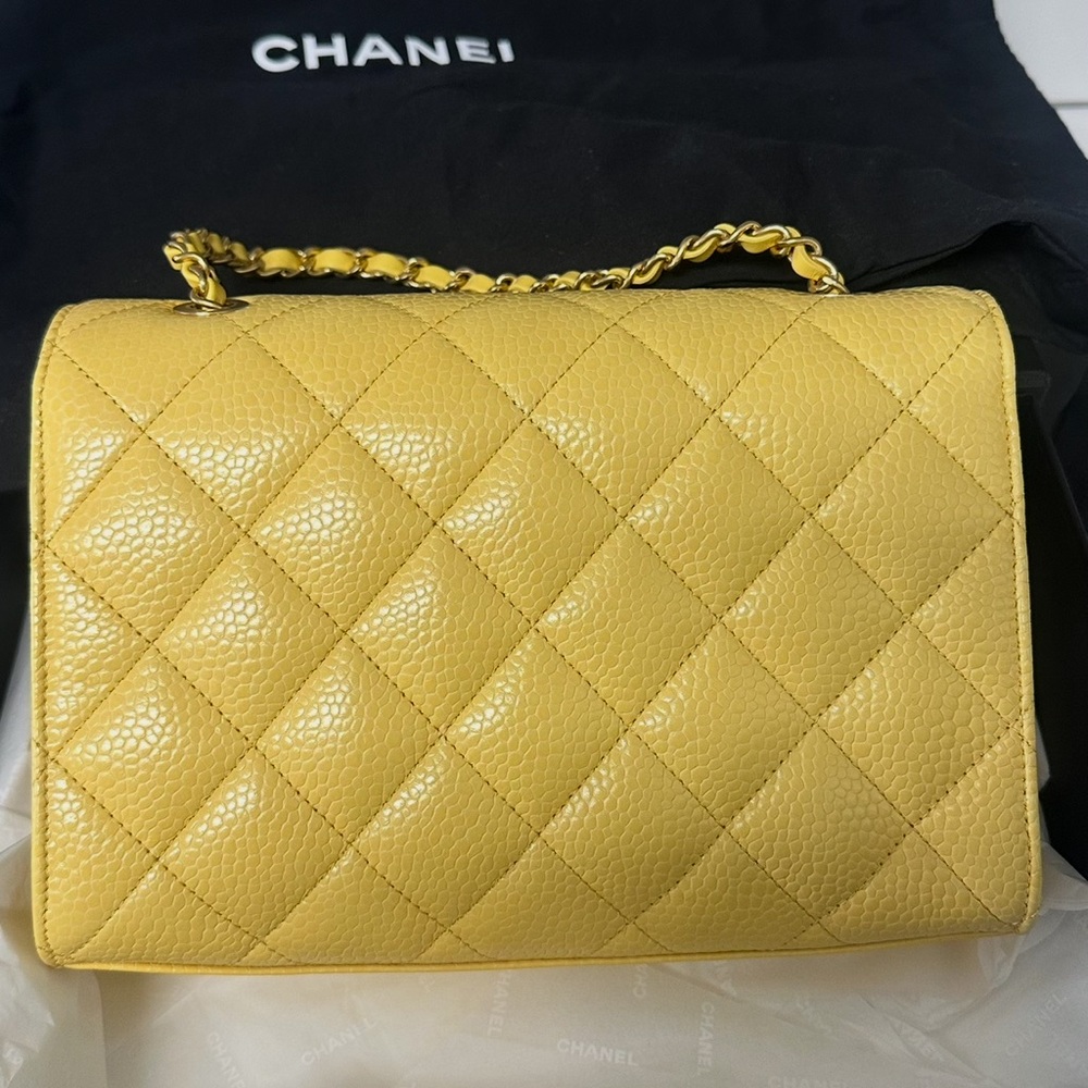 CHANEL Quilted Flap Shoulder Bag in Yellow with Gold Hardware - Picture 4 of 7
